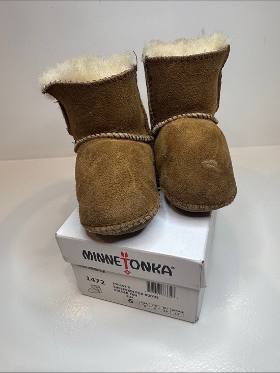 Minnetonka Other - Minnetonka Infant’s size 6 Sheepskin Pug Bootie Golden Tan #1472
